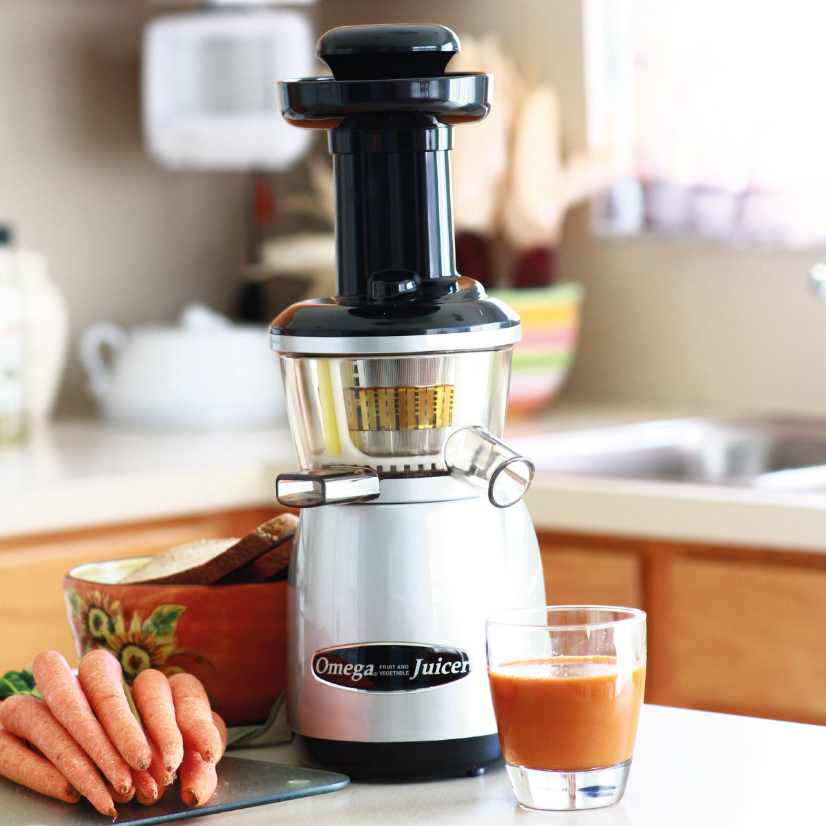 Extractor de Jugo Vertical Prensa Fría Doméstico Plata Omega VRT350X Rempacado