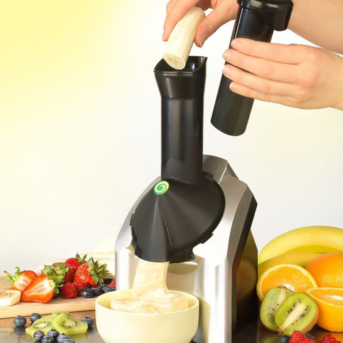 Máquina para hacer Helados Saludables sin lácteos, color Plata  Yonanas Clásico 902