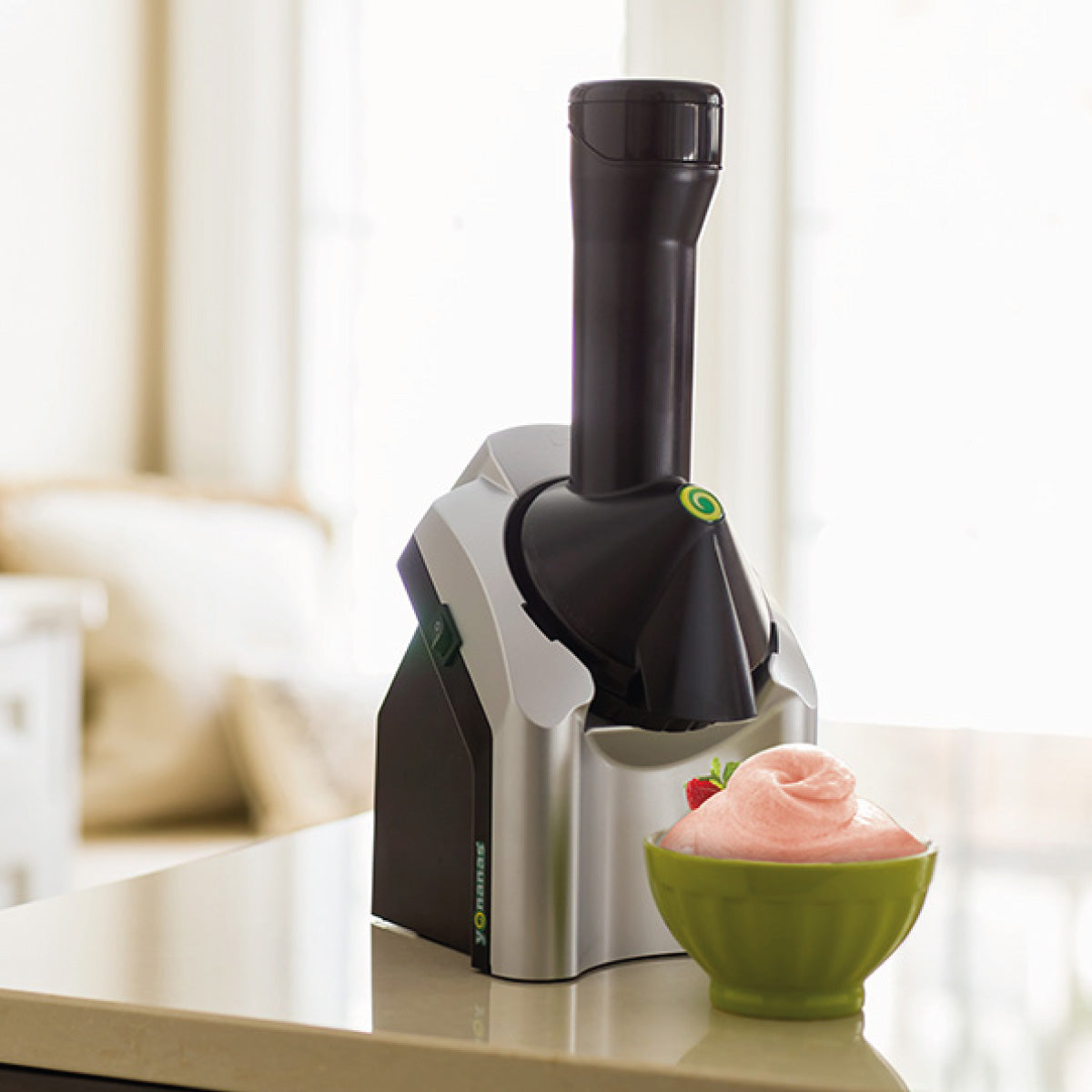 Máquina Procesadora para Helados Naturales con Fruta Congelada Yonanas Clásico 902